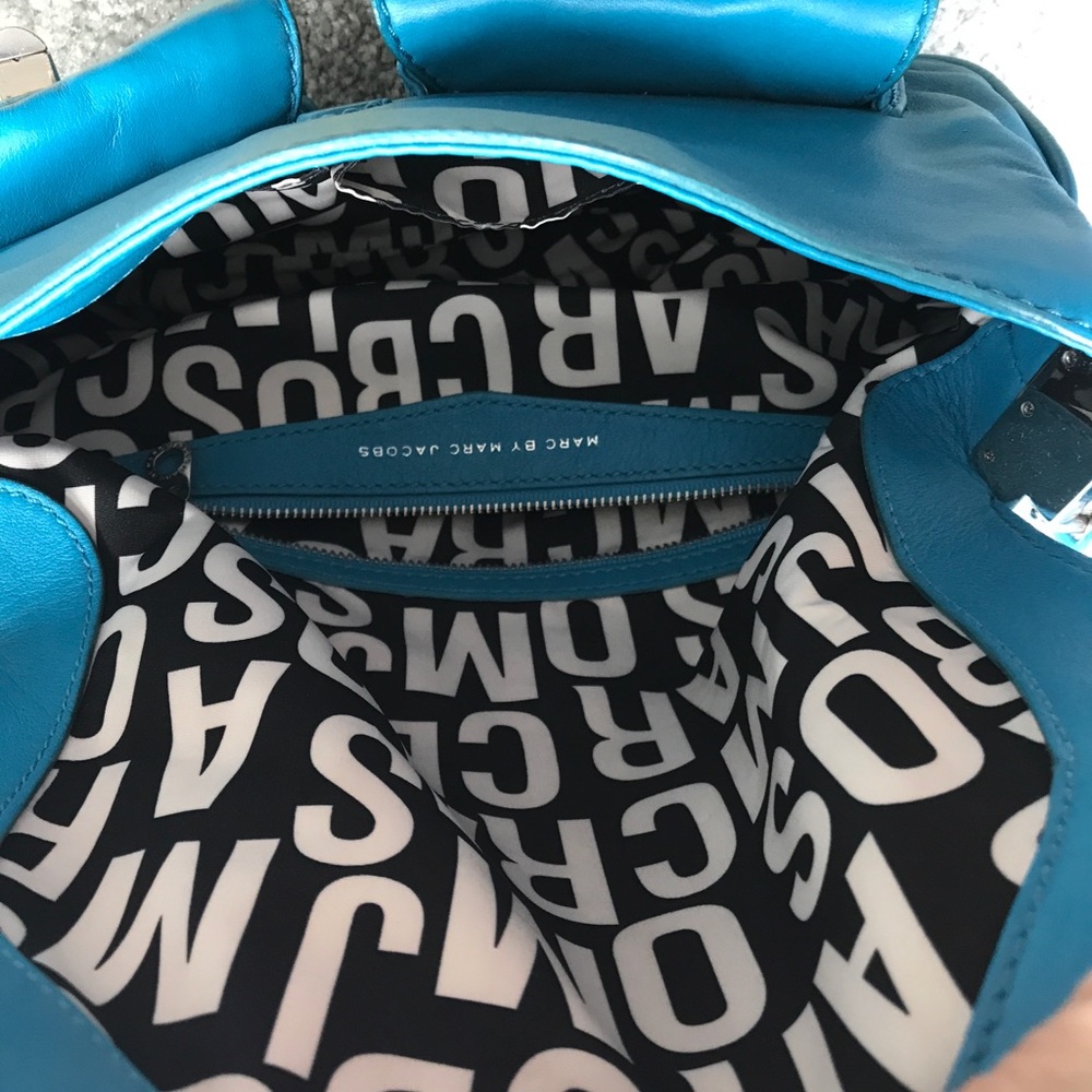 Bright blue Marc by Marc Jacobs crossbody. - Picture 3 of 6